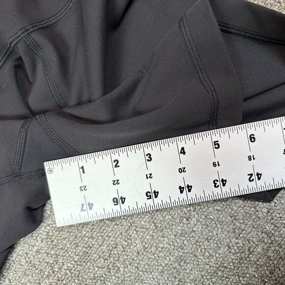 Lululemon All Black Biker 6 Inch Shorts Women's Size 6 - Workout / Yoga - Picture 4 of 4